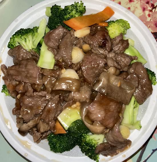 19. Beef with Canadian/Chinese Broccoli  西蘭/芥兰花牛肉